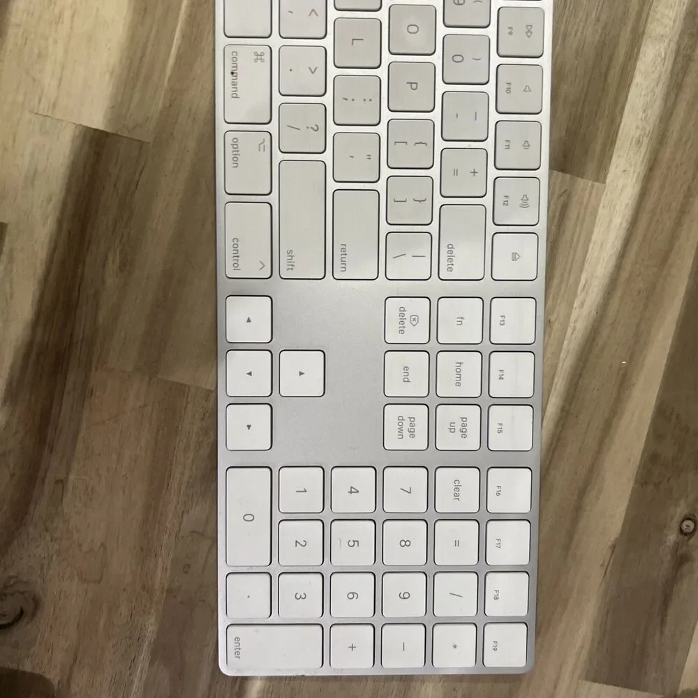 Apple A1843 Wireless Rechargeable Bluetooth Magic Keyboard With Numeric Keypad O